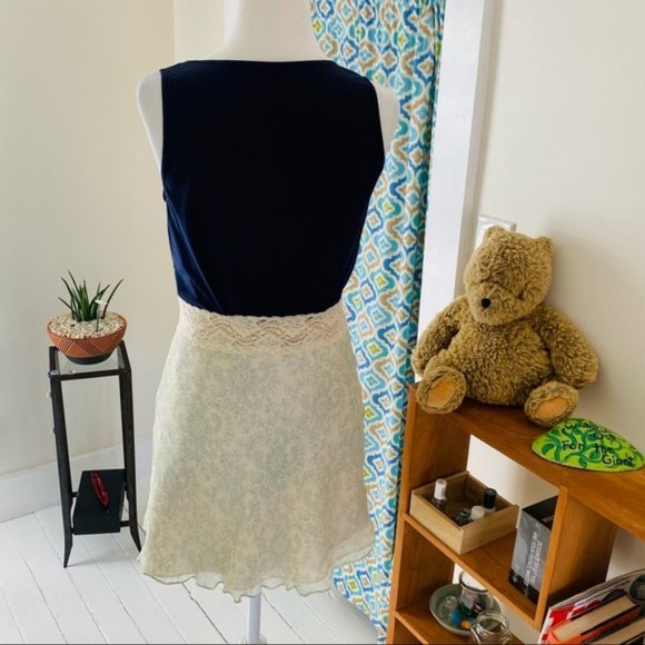 Express gorgeous silk skirt in mint green skirt (size S) - Picture 4 of 9